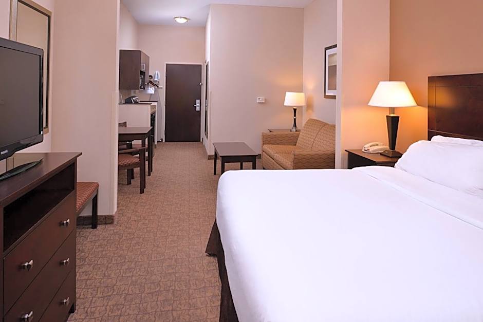 Holiday Inn Express & Suites Fairmont By IHG