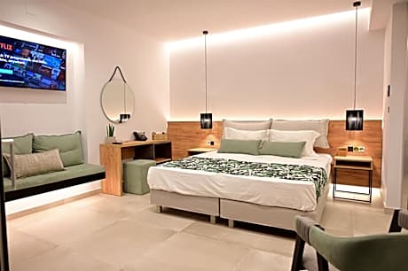 SV Junior Suite with private infinity - sparkling pool with car rental