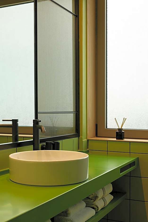 DWELL - Elegant City Stay