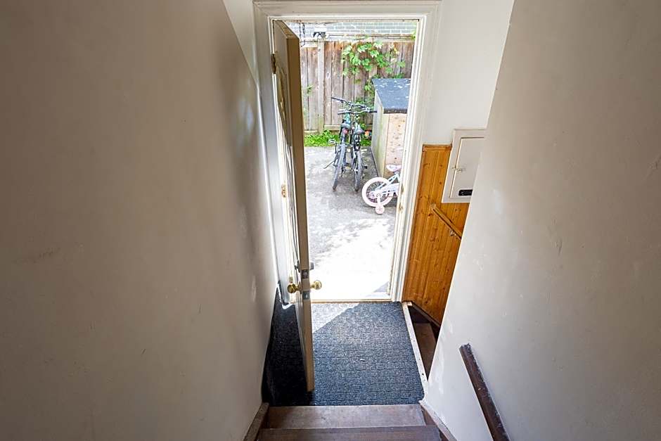 Private room with TVnetflix and free parking