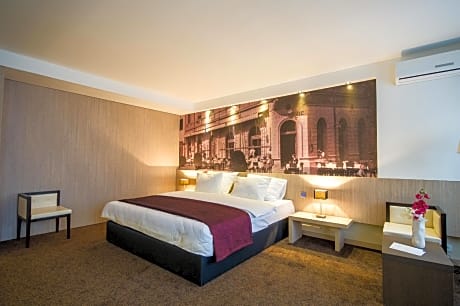 City Hotel