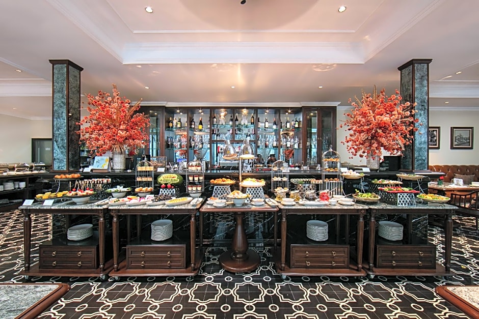 La Mejor Hotel & Sky Bar