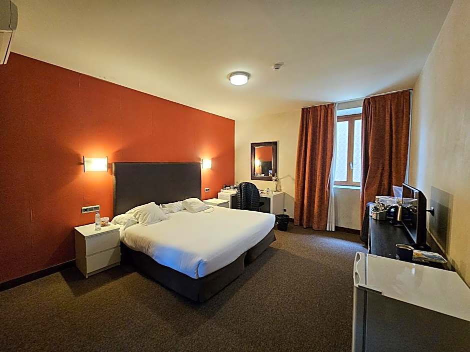 Zdjęcie 1 z 8 — Superior 1 Double Bed or 2 Beds