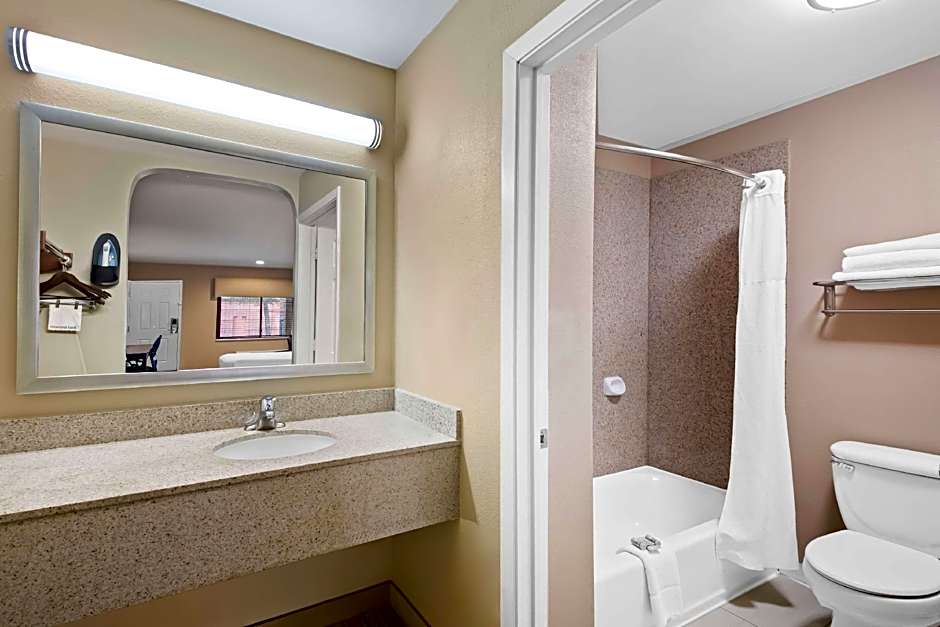 Best Western Cedar Inn