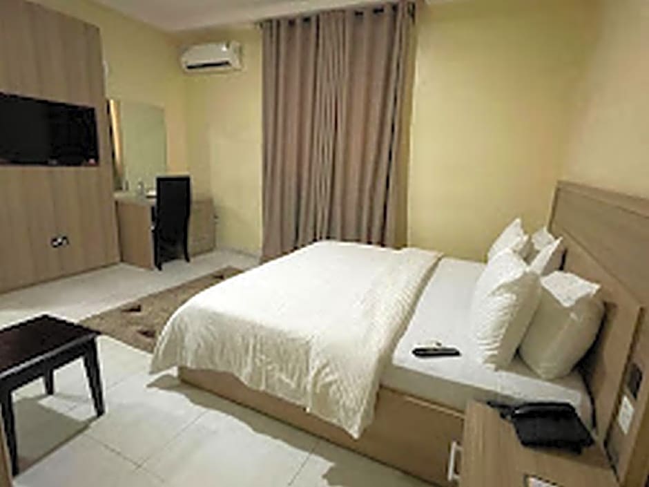 Eleventh House Hotel and Suites