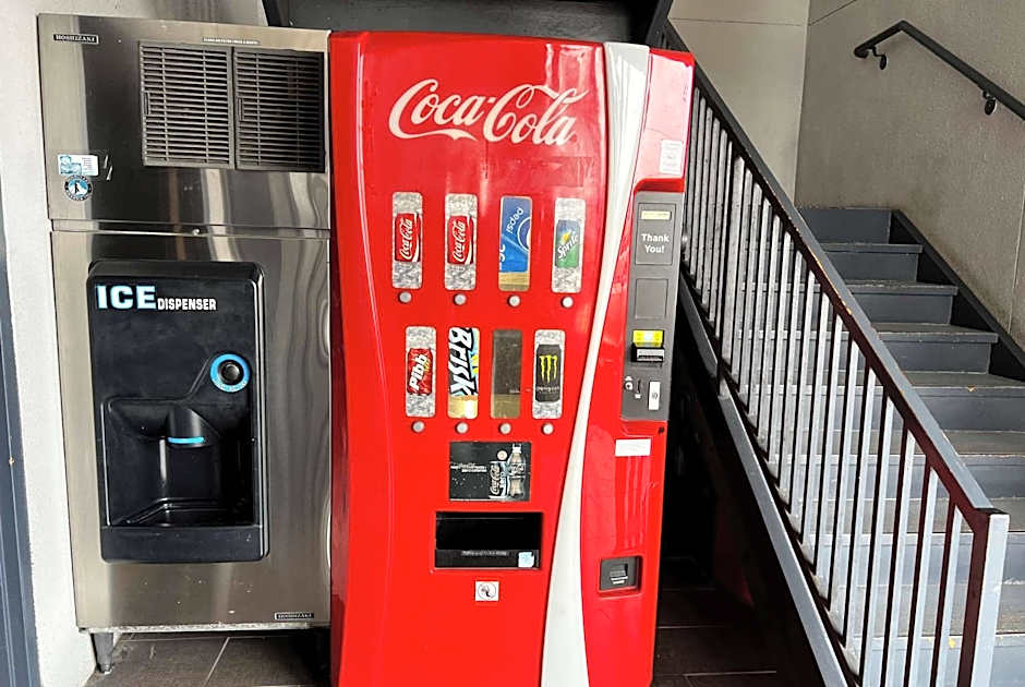 Super 8 by Wyndham Houston North I-45