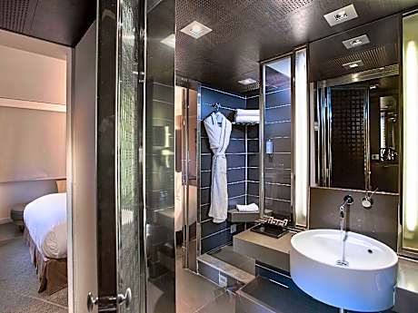 Luxury Club Sofitel 1 King Size Bed
