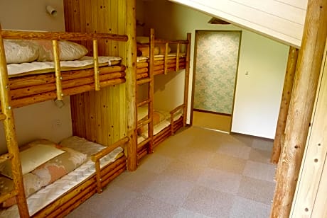 Log Bed Mixed Dormitory Room (6 adult)