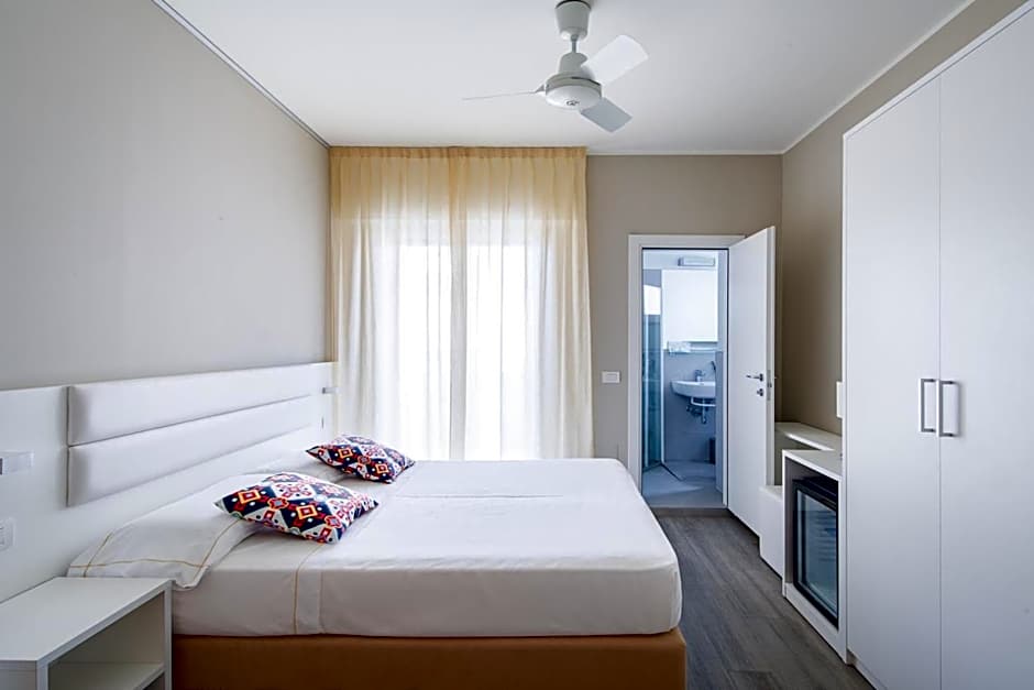UNA HOTELS Imperial Beach Hotel