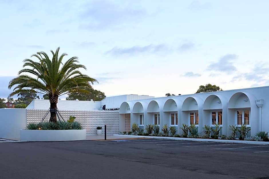 Bateau Bay Hotel