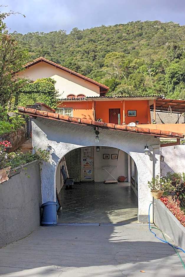 Casa com Piscina e Área Gourmet em Mury