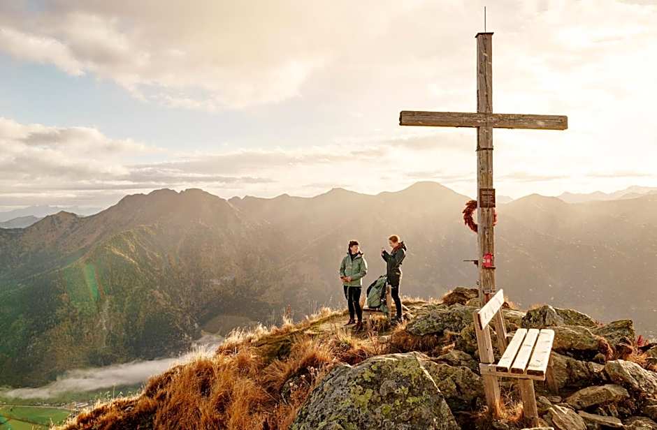 Hotel Norica - Thermenhotels Gastein mit dem Bademantel direkt in die Therme