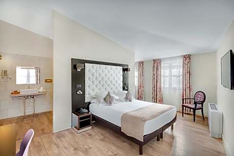 1 Queen Bed, Privilege Room, Twin On Request