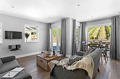 House-Premium-Private Bathroom-Vineyard view-Pet Friendly