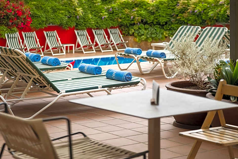 Aqua Hotel Bertran Park