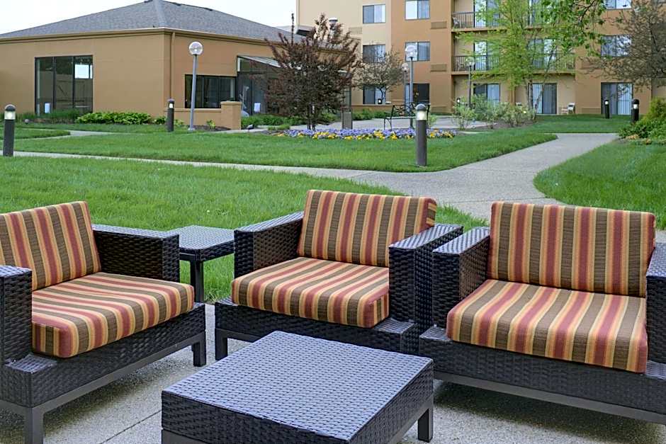 Courtyard by Marriott Indianapolis Airport