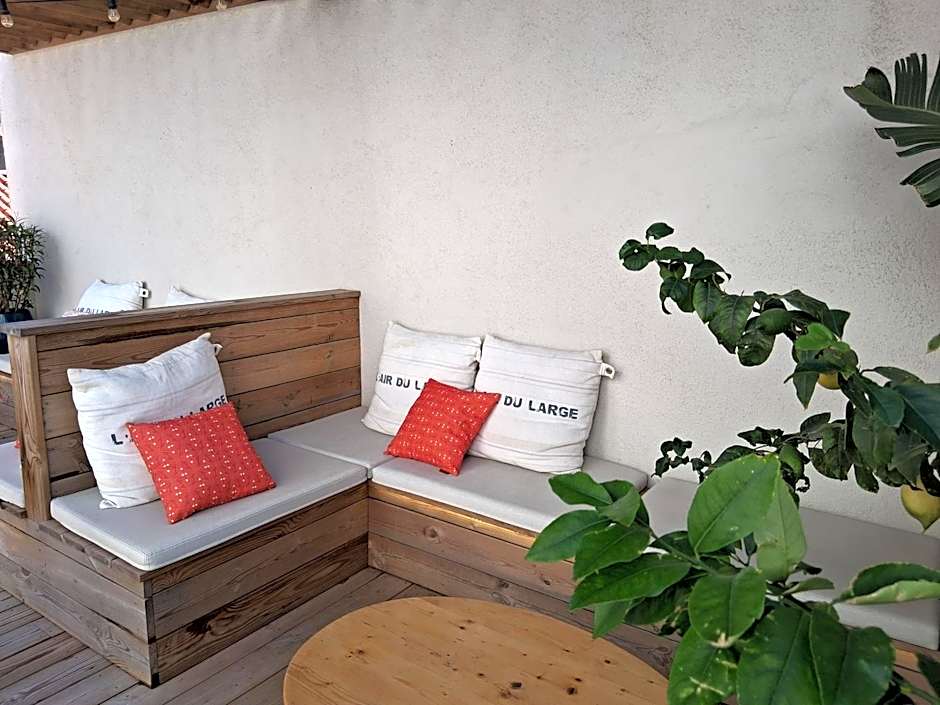 Intense Boutik-Hôtel