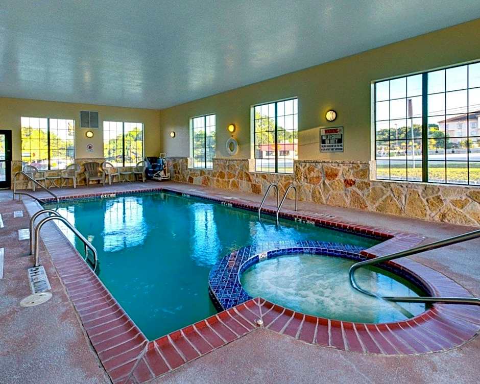Quality Inn & Suites Glen Rose