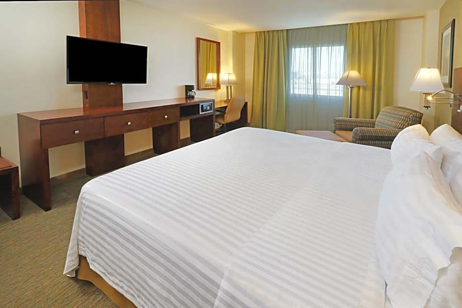 Photo 1 of 1 of Standard 1 King Bed