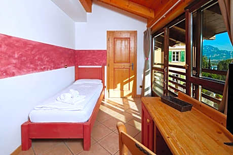 Standard Twin Room with Balcony