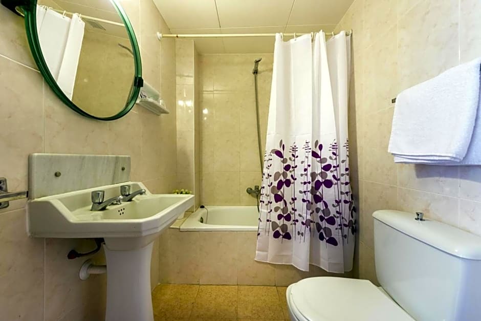 Photo 1 of 3 of Deluxe 1 Double Bed or 2 Beds, Bathtub