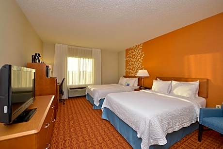 Double Room with Two Double Beds and Adapted Tub - Mobility and Hearing Accessible