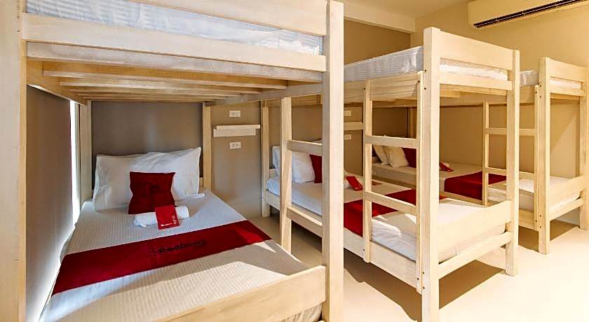 RedDooorz @ Laiya Vivo Hotel Batangas