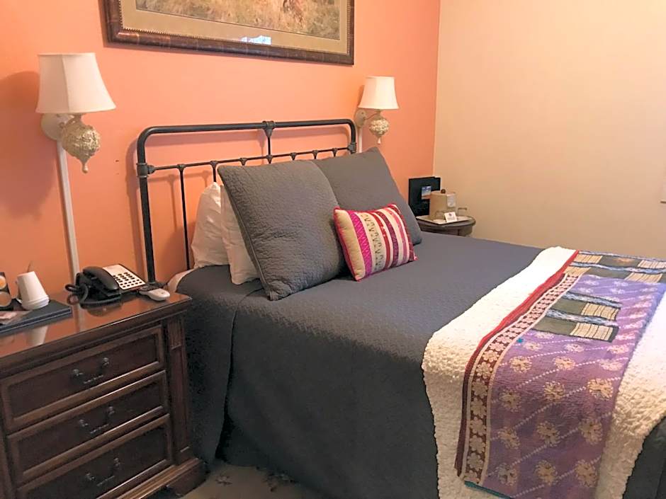 Photo 1 of 13 of 1 Queen Bed