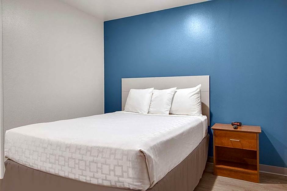 WoodSpring Suites Conroe