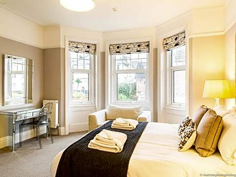 One-Bedroom Apartment with Garden View