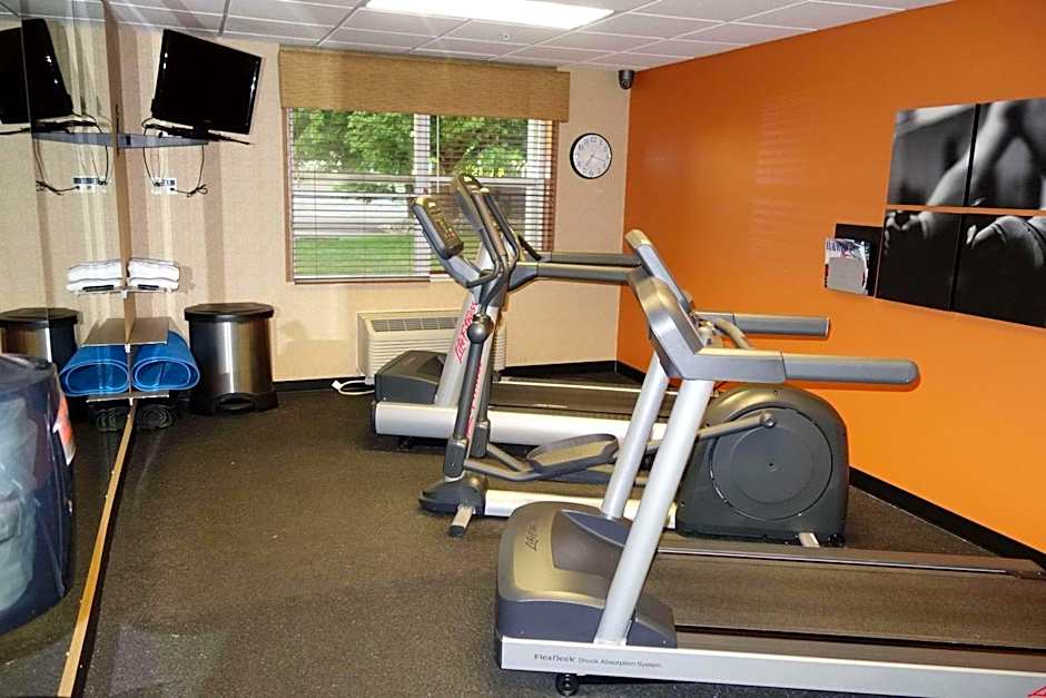 Country Inn & Suites by Radisson, Lansing, MI