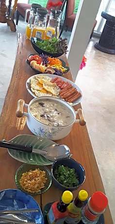 Family Room with Garden View