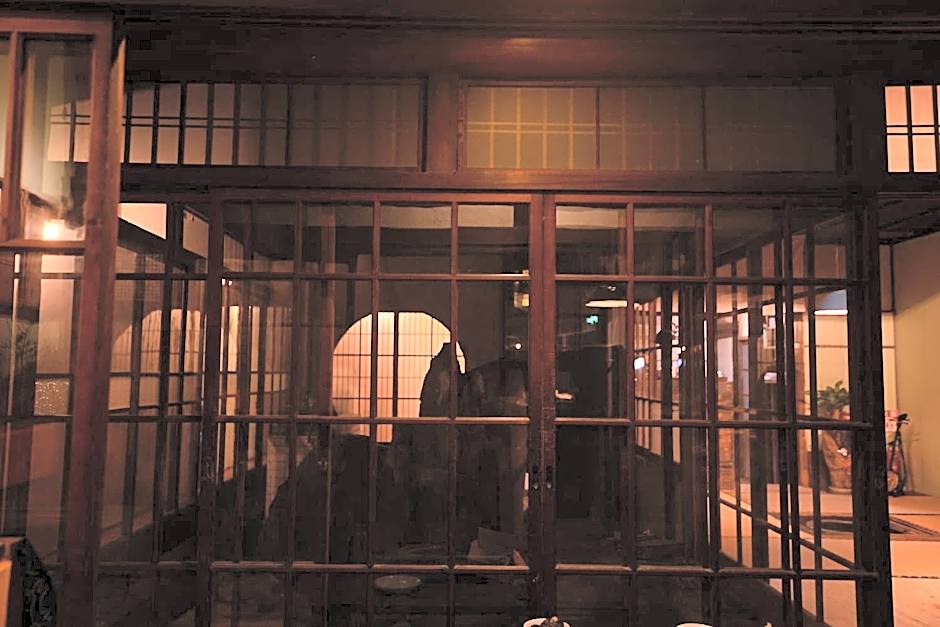 Taketa Ekimae Hostel cue