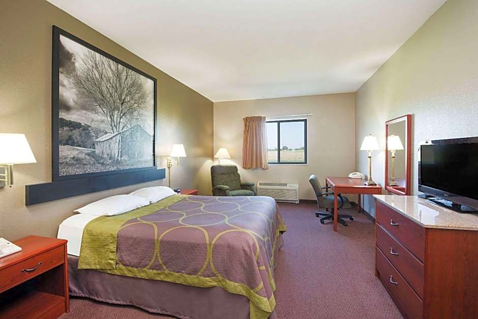 Photo 1 of 5 of 1 King Bed, Mobility Accessible, Grab Bars, Bathtub