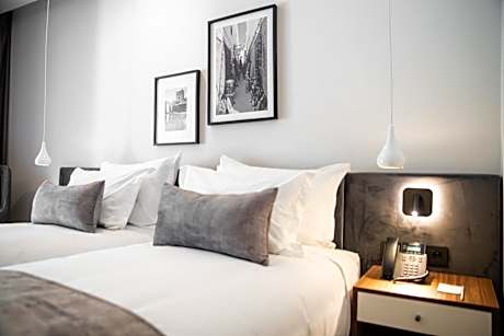 Deluxe Room Pool View