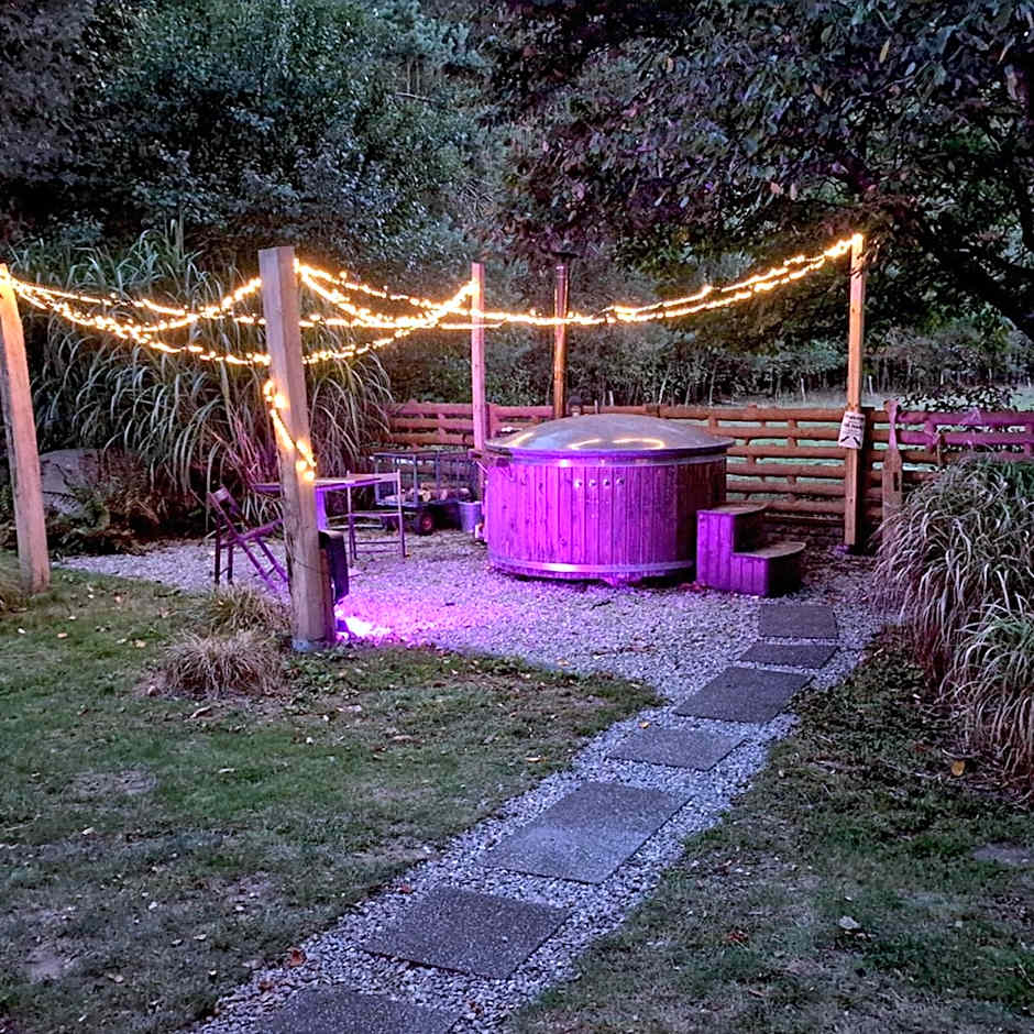 Ranczo w lesie - domki z jacuzzi