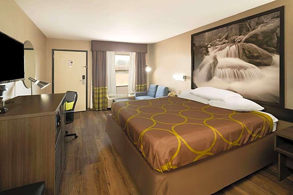 Super 8 by Wyndham Cleveland