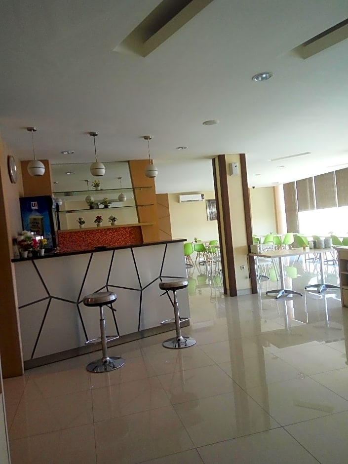 Max Hotel – Makassar, CA