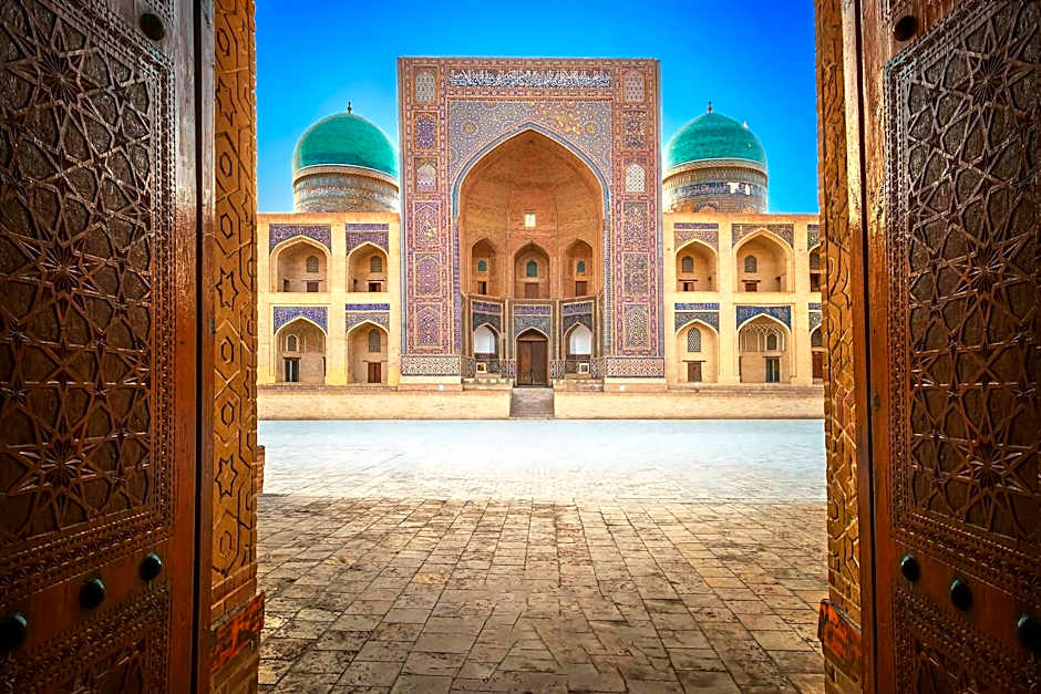 Photo 1 of 50 of Qamar Hotel