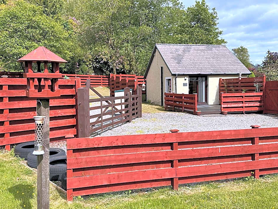 The Wee Ludging Cottage, Rashfield, by Dunoon