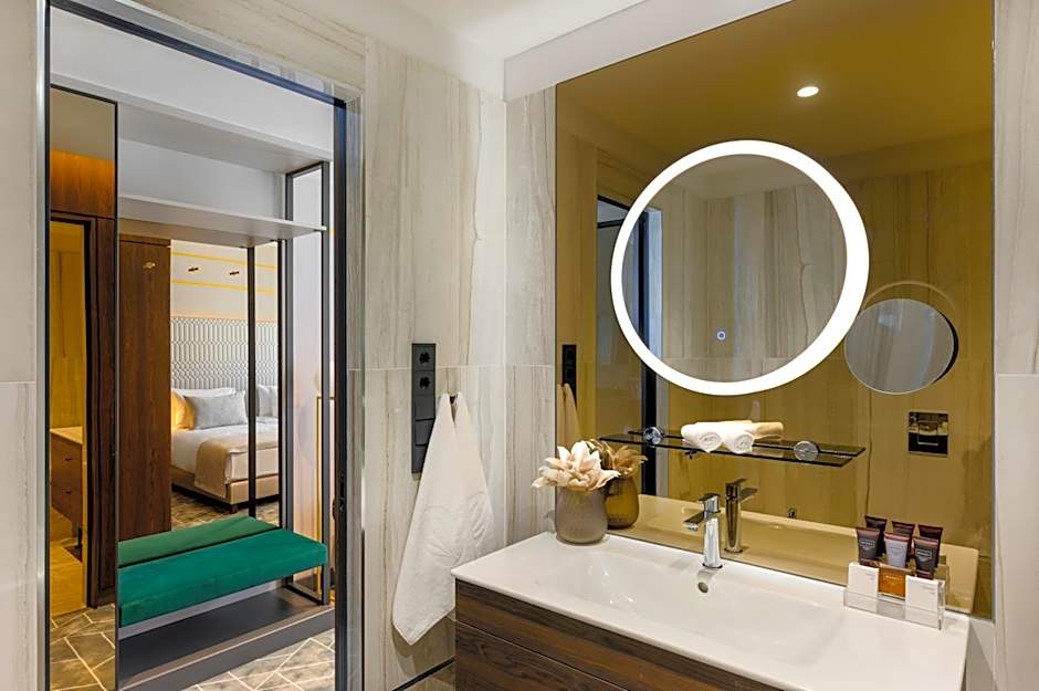 Emerald Hotel by Continental Group