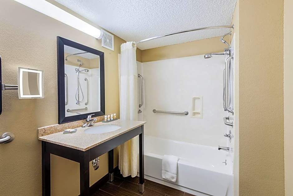 La Quinta Inn & Suites/New River Gorge National Park