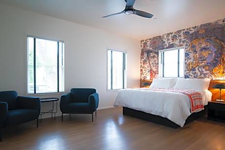Deluxe King Room