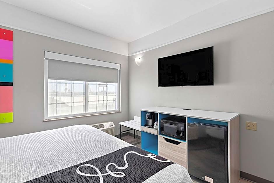 La Quinta Inn & Suites by Wyndham Raymondville