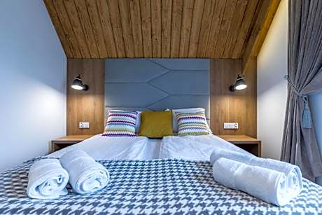 Apartment with Mountain View