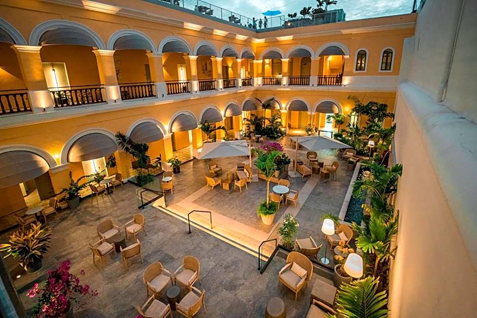 Palacio Provincial San Juan, Curio Collection by Hilton
