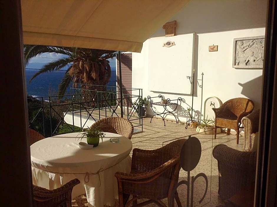 Akrotiri Hotel