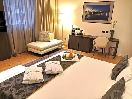 Suite Junior Single Use (1 King Bed)