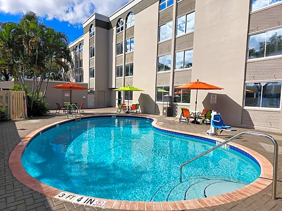 La Quinta Inn & Suites by Wyndham Deerfield Beach I-95