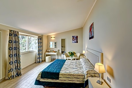 Triple Room with Sea View